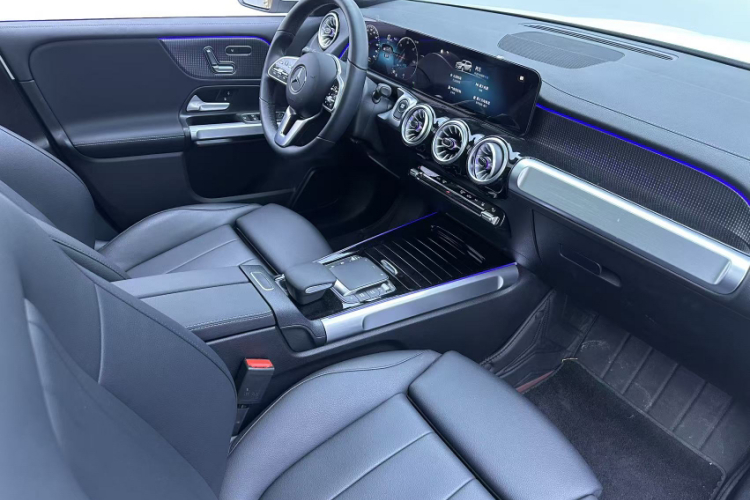 奔驰EQB 2024款 EQB 260中控内饰7009