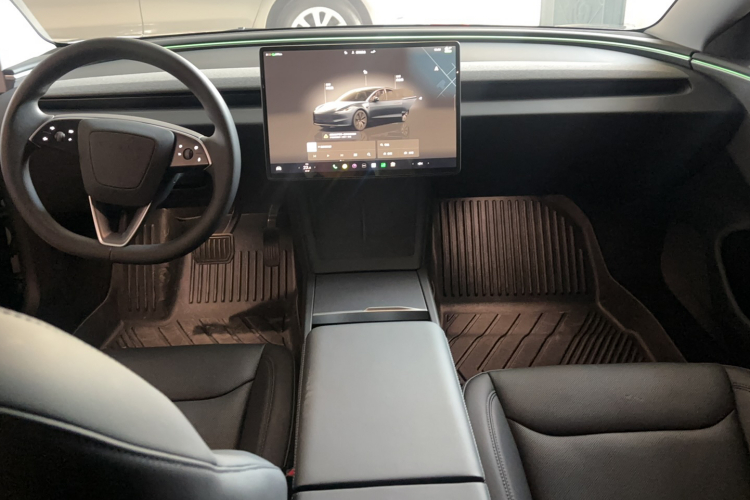 特斯拉 Model 3 2023款 后轮驱动版中控内饰7004