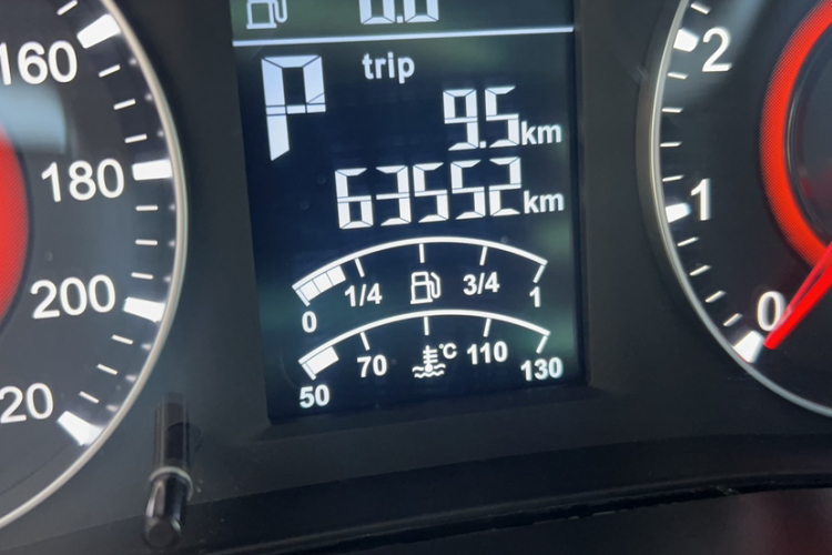 中华V3 2017款 1.5L 自动精英型中控内饰15