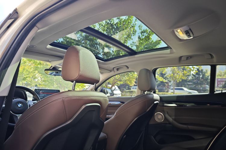 宝马X2 2023款 sDrive25i M运动曜夜版中控内饰7007