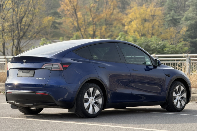 特斯拉 Model Y 2022款 改款 后轮驱动版车身外观6003