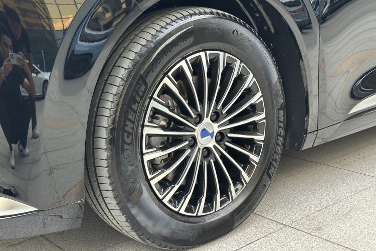 腾势D9 2022款 DM-i 970 四驱尊荣型局部细节9001