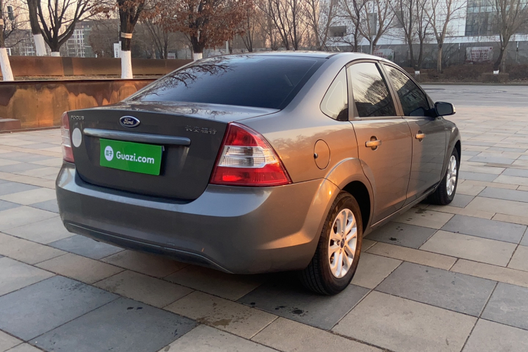 福特 福克斯 2013款 三厢经典 1.8L 手动基本型车身外观6006