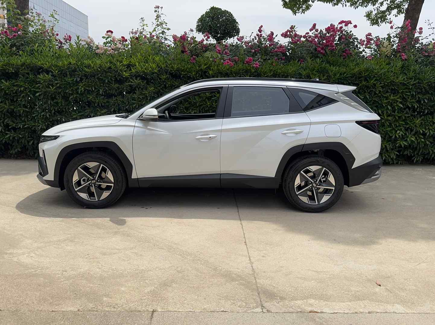 现代 2025款 途胜L 1.5T 精英版(3)