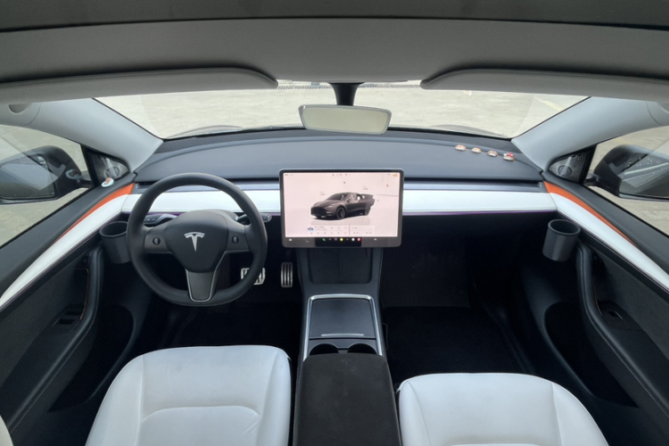 特斯拉 Model Y 2021款 Performance高性能全轮驱动版中控内饰7003