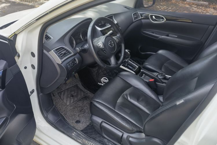 日产 轩逸 2019款 1.6XV CVT智联尊享版 国VI中控内饰7003