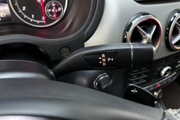 奔驰B级 2015款 B 200 时尚型中控内饰7002