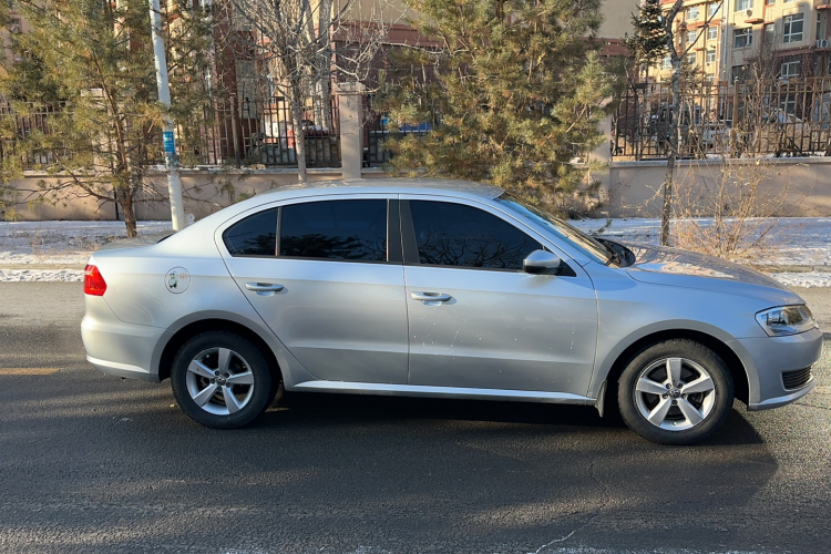 大众 朗逸 2013款 改款经典 1.6L 手动风尚版车身外观6002