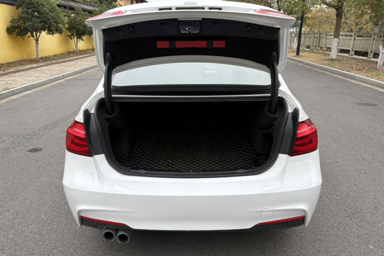 宝马3系 2018款 320i M运动套装局部细节23