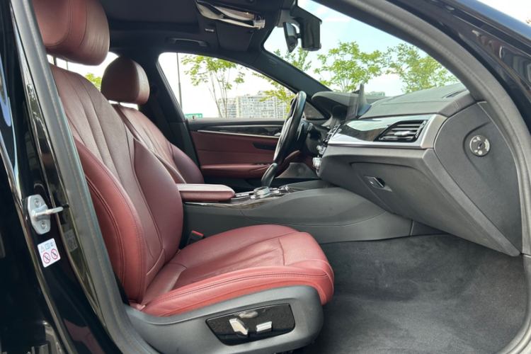 宝马5系 2019款 530Li 尊享型 M运动套装中控内饰7004