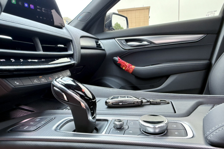 凯迪拉克CT5 2025款 28T 城市运动版中控内饰7004