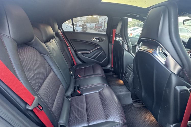 奔驰A级AMG(进口) 2017款 改款 AMG A 45 4MATIC中控内饰7003