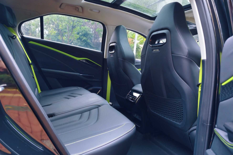 哪吒汽车 2023款 哪吒U-Ⅱ 挑战版 500 磷酸铁锂中控内饰7005