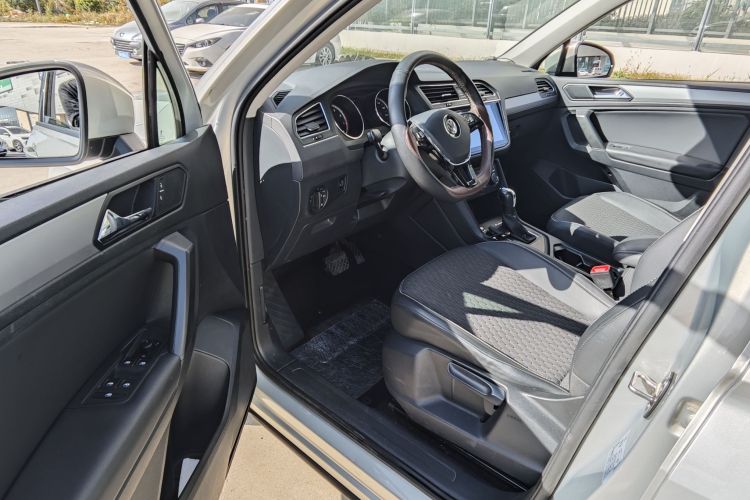 大众 途观L 2019款 330TSI 自动两驱风尚版 国V中控内饰7002