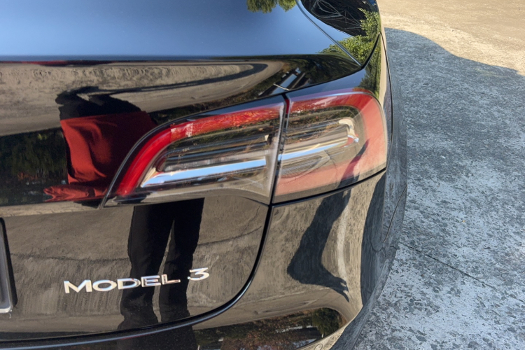 特斯拉 Model 3 2021款 标准续航后驱升级版 3D6车身外观6008