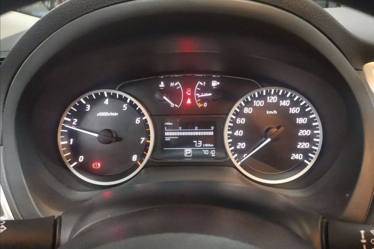 日产 轩逸 2024款 改款二 经典 1.6XE CVT舒适版中控内饰15