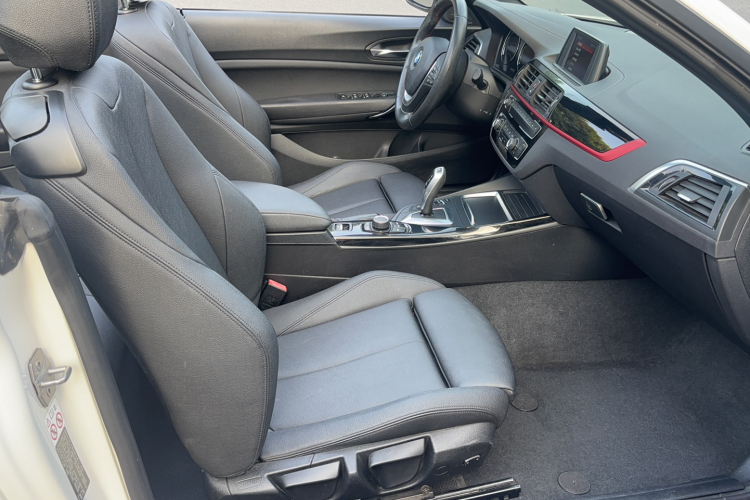 宝马2系(进口) 2018款 220i 敞篷轿跑车 运动设计套装中控内饰7002