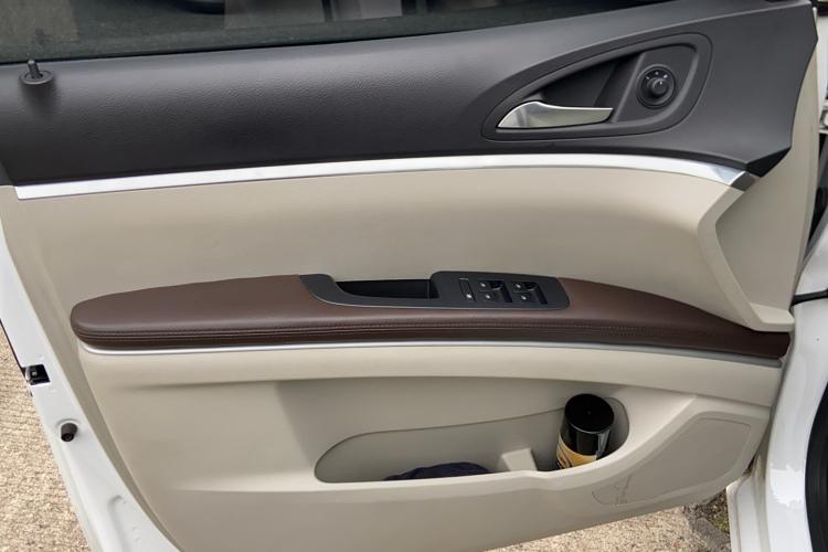 别克GL8 2021款 陆上公务舱 652T 舒适型中控内饰7012