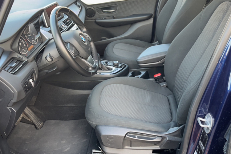 宝马2系多功能旅行车 2015款 218i 领先型中控内饰7002