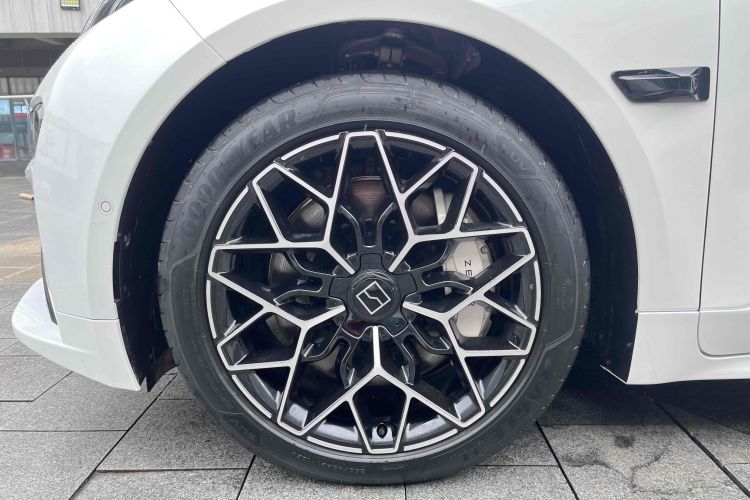 极氪001 2025款 WE版 100kWh 后驱车身外观6002