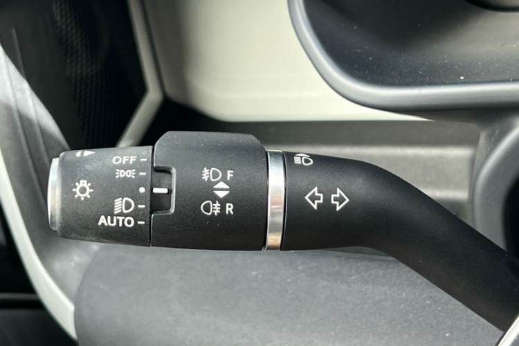 路虎卫士 2023款 90 3.0T P400 XS局部细节9007