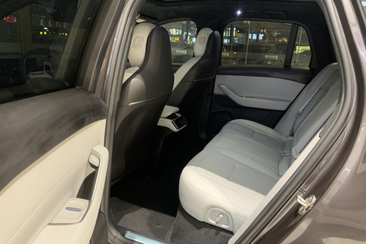 蔚来ES6 2024款 75kWh中控内饰7001