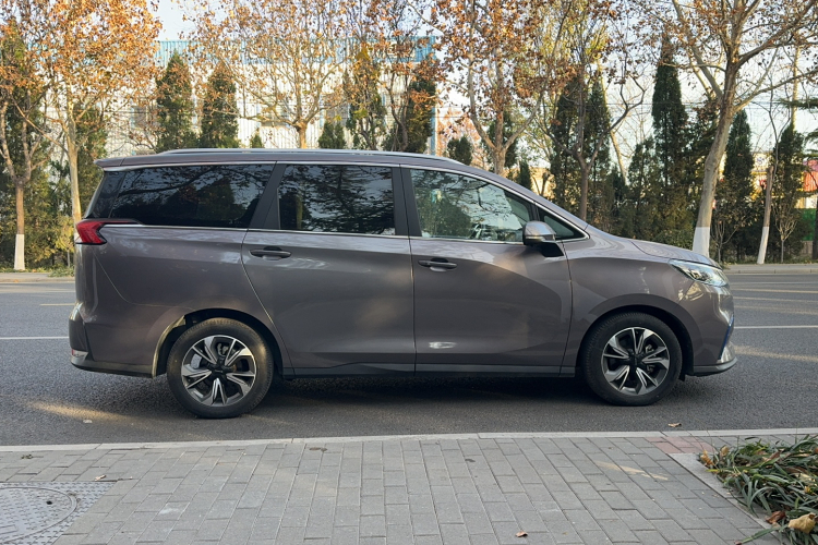 上汽大通MAXUS EUNIQ 5 2020款 大电量旗舰版 七座车身外观6003