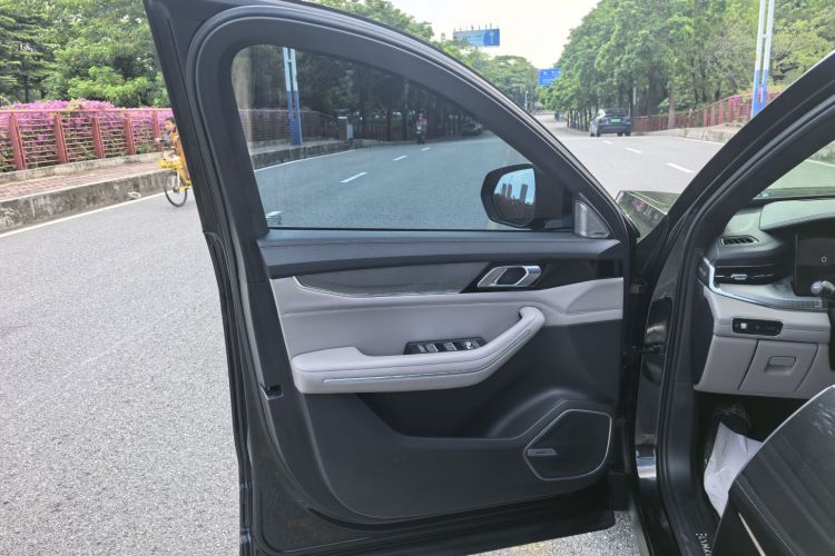 领克09 EM-P 2023款 2.0TD EM-P 远航版PM 七座中控内饰7007