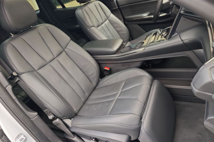 蔚来ES8 2020款 415KM 签名版 六座版中控内饰7003