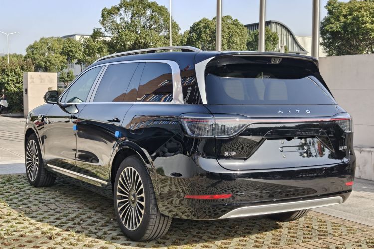 鸿蒙智行 问界M9 2025款 增程 Ultra版 52kWh 6座版车身外观6003