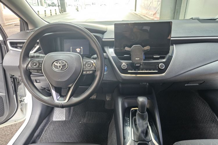 丰田 卡罗拉 2023款 1.8L 智能电混双擎 先锋版中控内饰7002