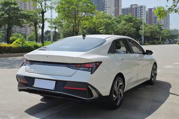 现代 伊兰特 2023款 1.5L CVT GLX精英版车身外观6005