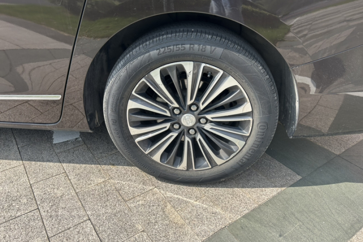 别克GL8 2020款 ES陆尊 653T 旗舰型车身外观6015