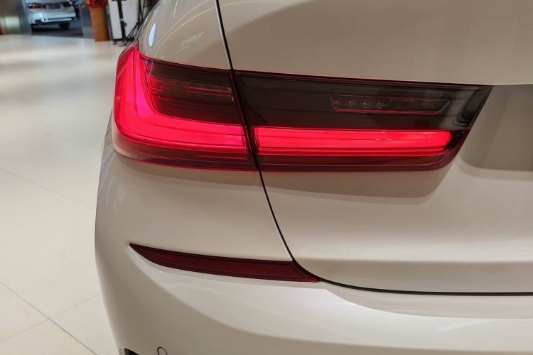 宝马3系 2021款 改款 325i M运动套装局部细节9003