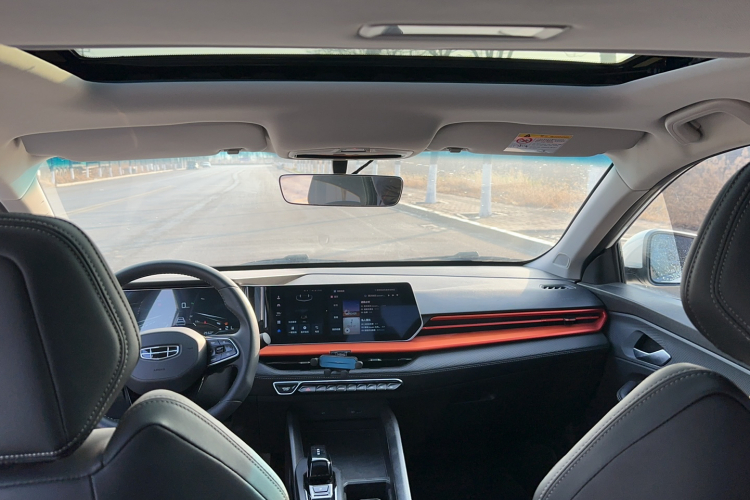 吉利汽车 2022款 缤瑞COOL 1.5T DCT风驰版中控内饰7004