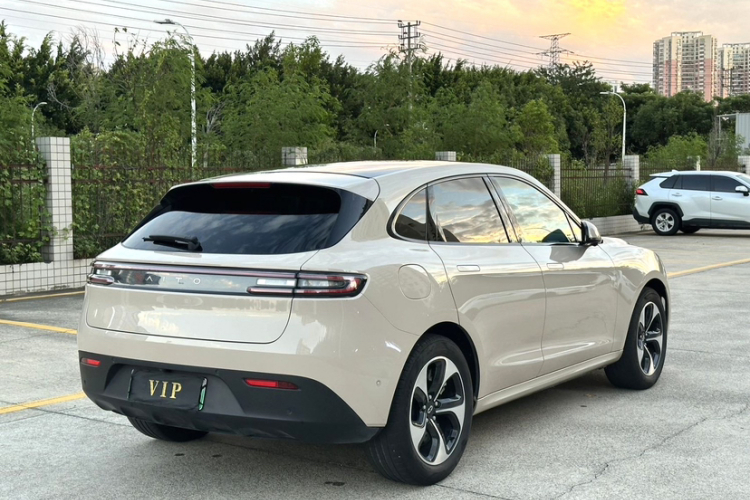 鸿蒙智行 问界M5 2023款 增程后驱标准版车身外观6005