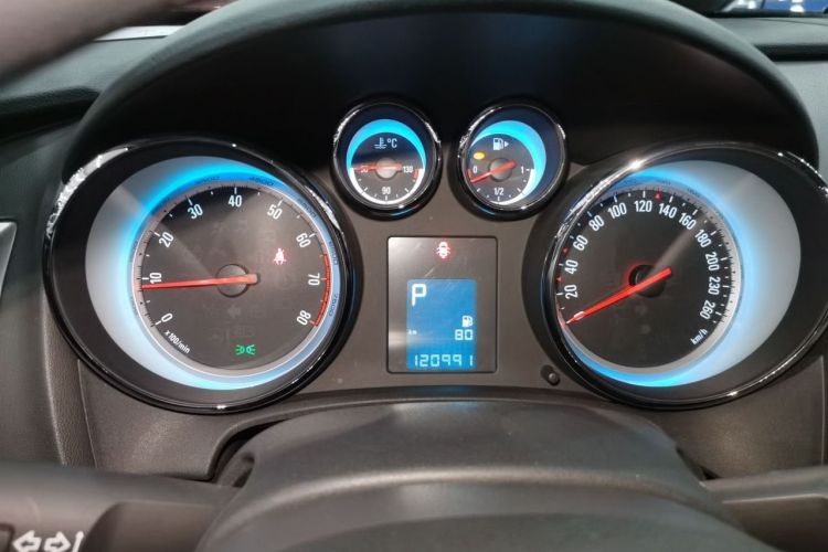 别克 英朗 2013款 GT 1.6T 自动时尚运动版中控内饰15