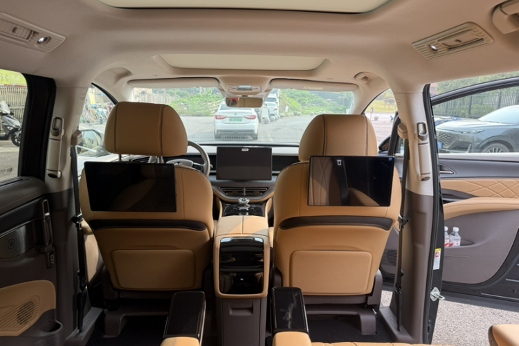 腾势D9 2022款 DM-i 970 四驱尊荣型中控内饰7003