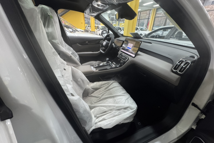 吉利汽车 博越L 2025款 第四代 1.5TD DCT 启程中控内饰7001