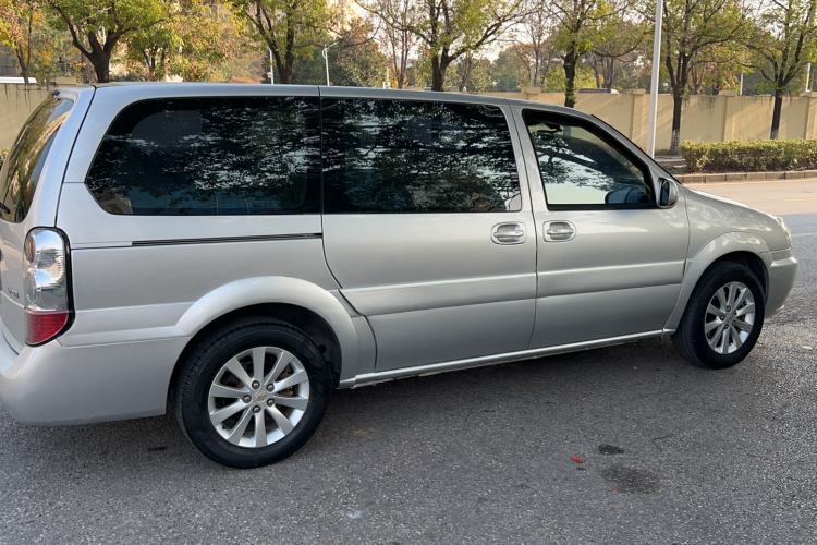 别克GL8 2014款 2.4L 经典版车身外观6003