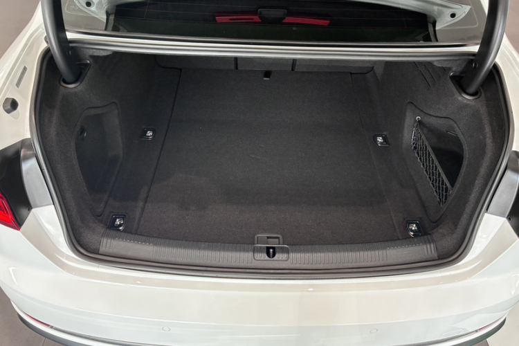 奥迪A4L 2019款 35 TFSI 进取型 国V局部细节23