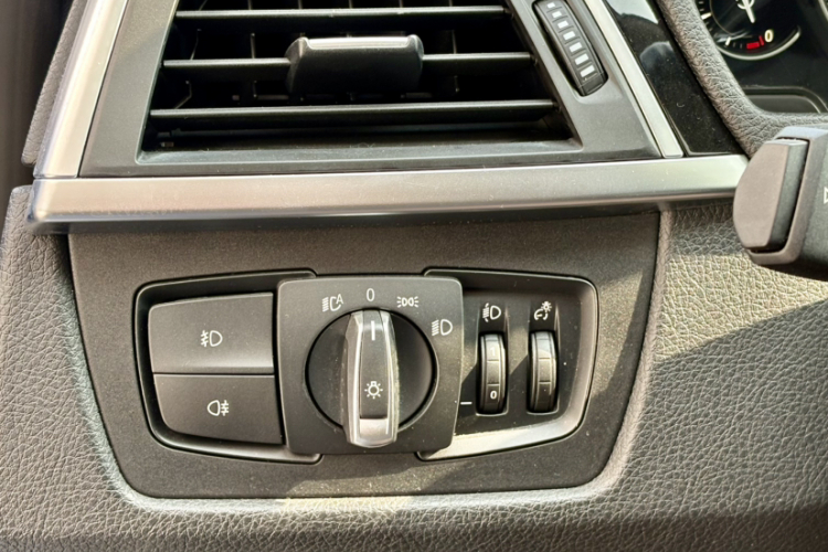 宝马3系 2019款 320Li M运动套装车身外观6008