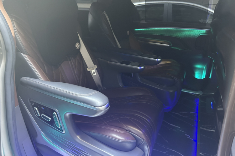 丰田 赛那SIENNA 2021款 2.5L混动 舒适版中控内饰7010