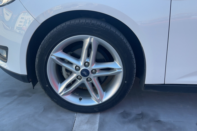 福特 福克斯 2020款 两厢经典 1.5L 自动风尚型车身外观6002