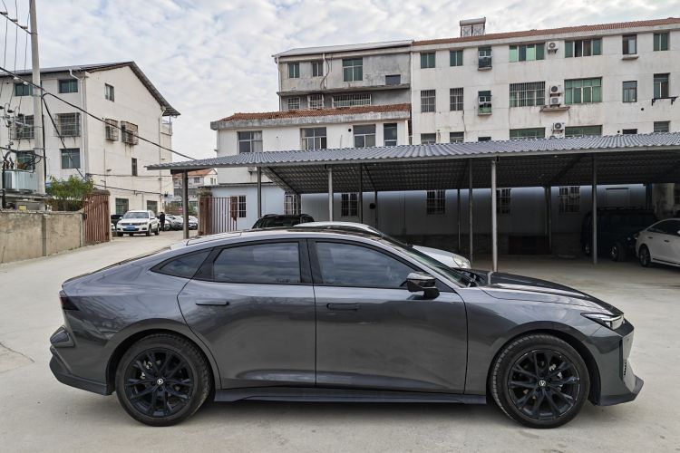 长安UNI-V 2024款 1.5T 尊贵型车身外观6005