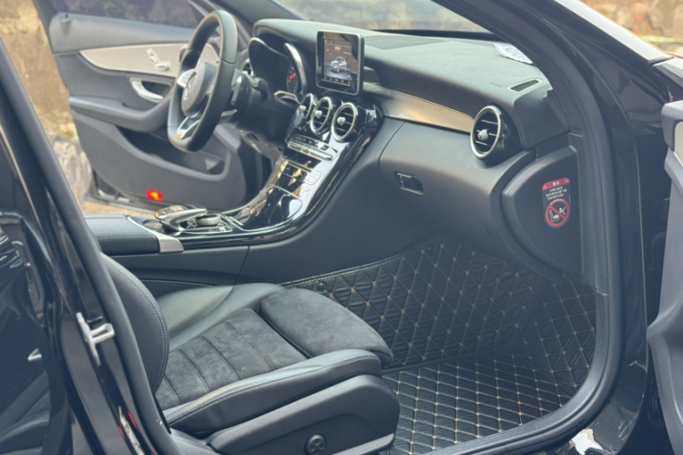 奔驰C级 2017款 改款 C 200 运动版中控内饰7005