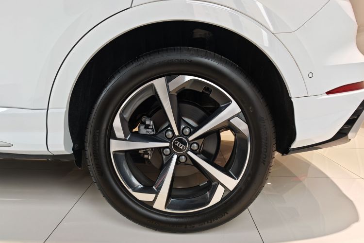 奥迪Q3 2025款 quattro 45周年典藏版 35TFSI 时尚动感型车身外观6007