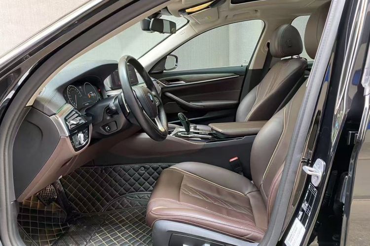 宝马5系 2019款 改款 530Li 尊享型 豪华套装中控内饰7002