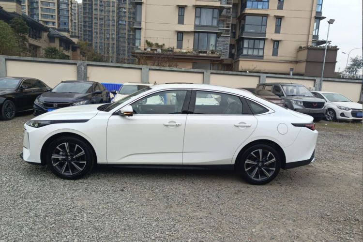 长安 逸动 2025款 蓝鲸 1.5T 500Bar尊贵型车身外观6003