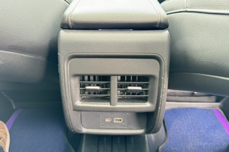 凯迪拉克XT4 2021款 28T 两驱技术型中控内饰7010